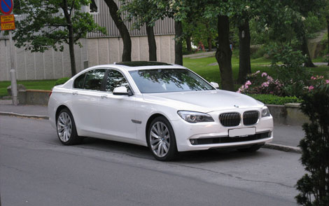 BMW 7-серии F01 белая
